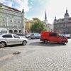 Malostranské náměstí v Praze před a po zrušení parkoviště