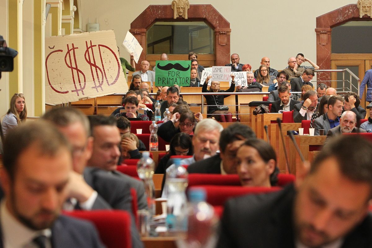 Jednání pražského zastupitelstva 10.9. 2015 plus protest před tím