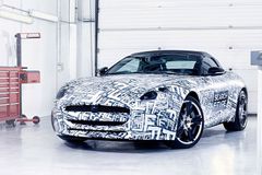 Jaguar se vrací ke kořenům, novinku odhalí v Paříži