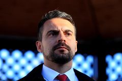 Po prohraných volbách v Maďarsku odstoupí šéf krajně pravicového Jobbiku Gábor Vona
