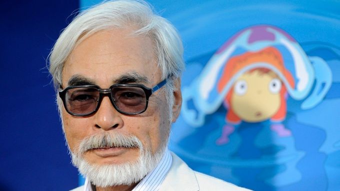 Hajao Mijazaki na archivním snímku z roku 2009, kdy v Los Angeles uvedl film Ponyo z útesu nad mořem.