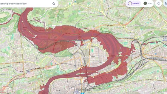 Zatopená pražská zoo i pardubické letiště. Mapa odhaluje, kam by přišla stoletá voda