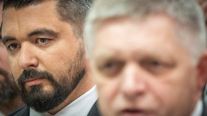 Slovenský premiér Robert Fico chtěl mít Pavola Gašpara v čele tajné služby dlouho. Když ho prezidentka Zuzana Čaputová odmítala jmenovat, vedl agenty z pozice náměstka. Funkci získal až po jejím konci