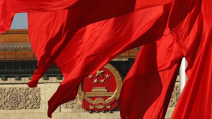 Čína tlačí na "neposlušné" západní firmy: Ruce pryč od Hongkongu, omluvte se za chybu