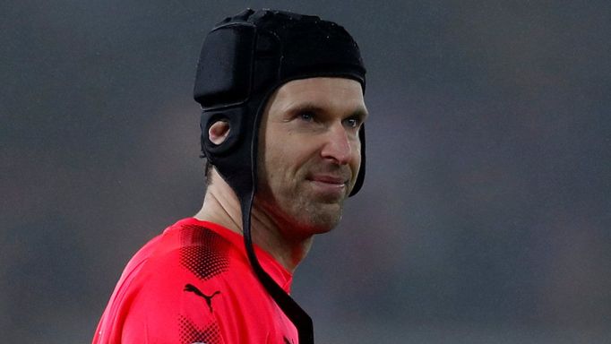 Petr Čech v zápase se Swansea