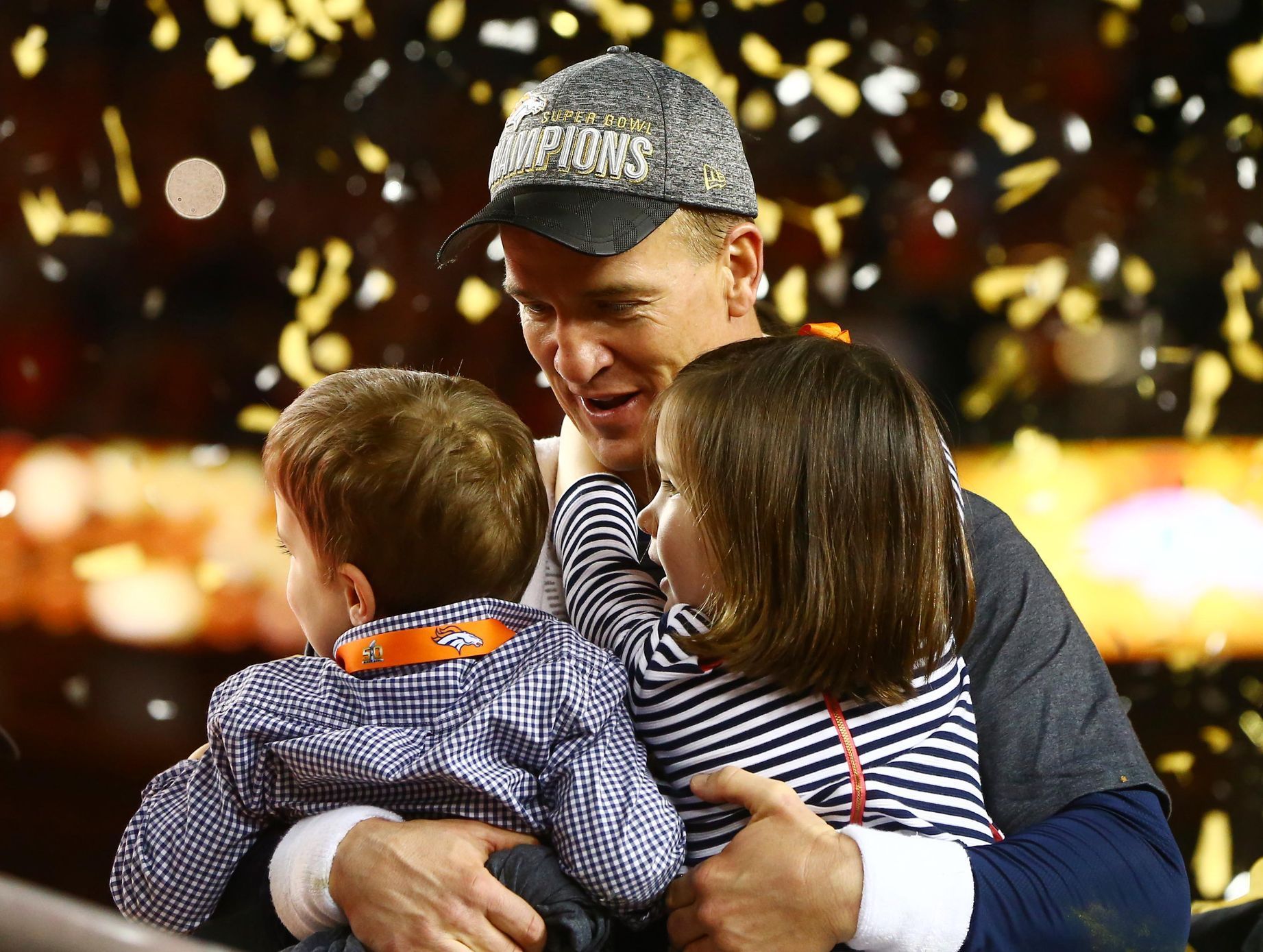NFL, Super Bowl 50: Peyton Manning (Denver Broncos) s dětmi Marshallem a Mosley