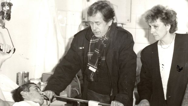 "Je lepší být na vozíku než s komunisty." Jan Potměšil vzpomíná na revoluci a Havla