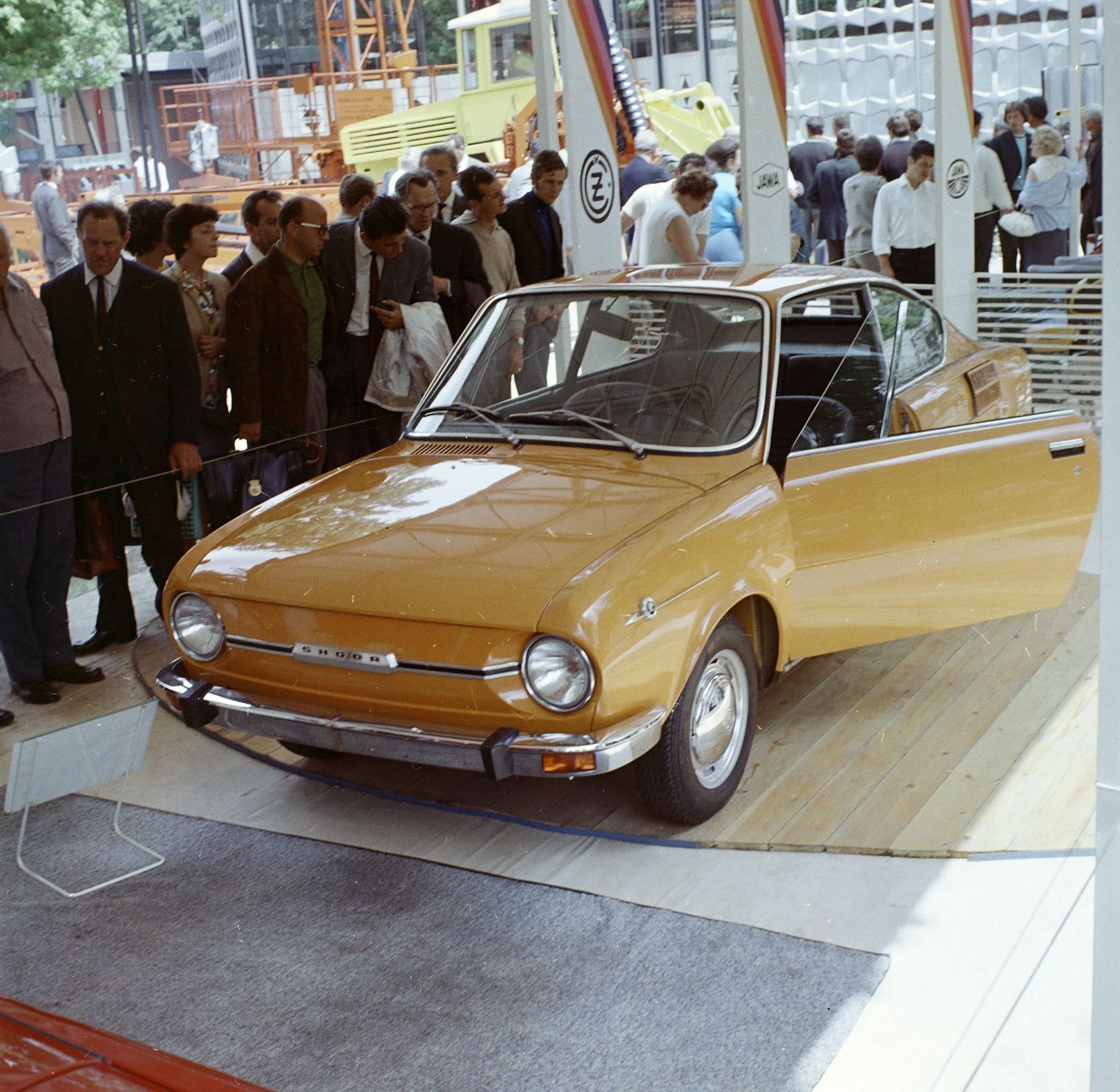 socialistické autosalony a veletrhy