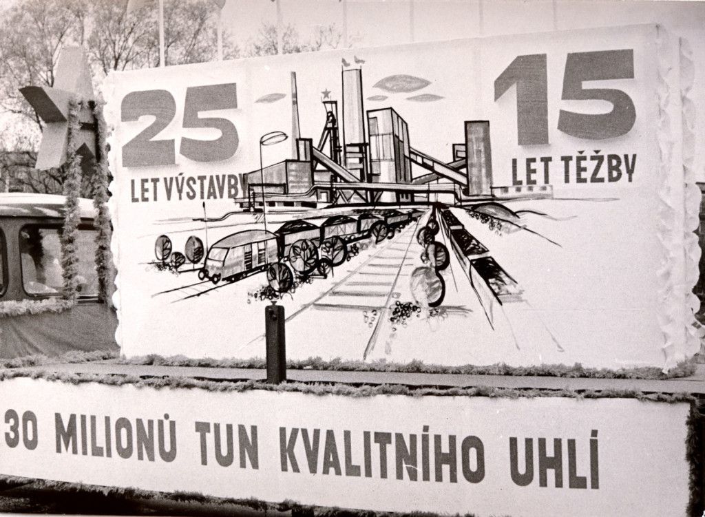 Uhlí těžba vlak socialismus plakát