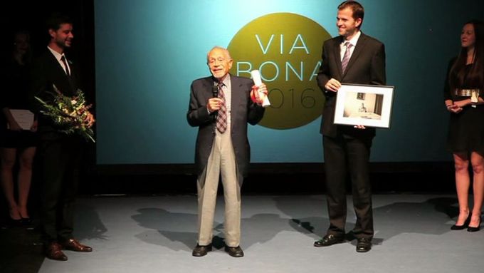 Z vystoupení Asafa Auerbacha během předávání ceny Via Bona 2016 v kategorii Věrný dárce.