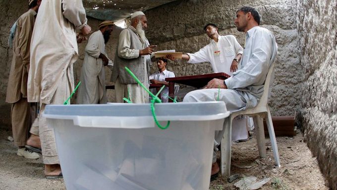 Podle Talibanu je akce součástí kampaně proti připravovanému druhému kolu prezidentských voleb. První kolo proběhlo v srpnu