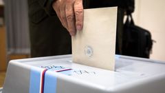 Ilustrační foto prezidentské volby 2023, volební komise, urna, hlasování