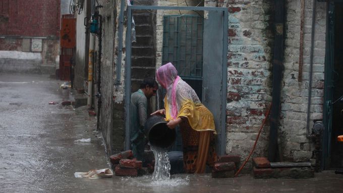 Kašmír očekává, že počet obětí se ještě zvýší, protože předpověď počasí počítá s dalšími dešti.