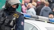 Tento zápas policie pravidelně řadí mezi riziková. Do akce byly nasazeny desítky policistů pořádkové i dopravní policie, kriminalisté i specialisté z antikonfliktního týmu.