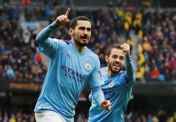 Ilkay Gündogan slaví branku Manchesteru City v zápase s Aston Villou