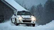 2004 - Enge je na čtyřech kolech takřka renesančním člověkem. Kromě trucku snad závodil už se vším, takže nemohl vynechat ani rallye.