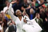 Definitivní sbohem Wimbledonu? Serena Williamsová po vyřazení v prvním kole nechtěla předjímat, příští rok už jí ale bude 41 let.