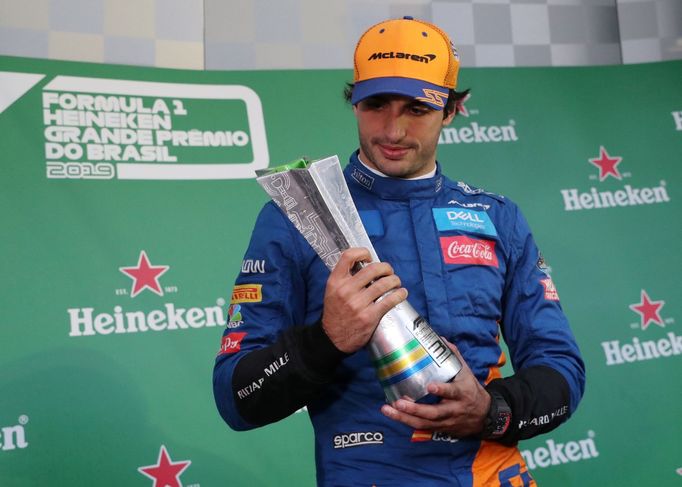 Carlos Sainz mladší slaví třetí místo v GP Brazílie 2019