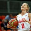 Česká basketbalistka Kateřina Bartoňová je zklamaná z neproměněné šance v utkání skupiny A s Tureckem na OH 2012 v Londýně.