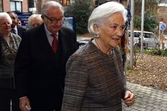 Belgická královna si při pádu nalomila páteř