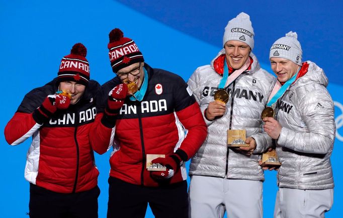 Posádky dvojbobů Kanady (Alexander Kopacz a Justin Kripps ) a Německa (Francesco Friedrich a Thorsten Margis), které na ZOH 218 získaly společně zlaté medaile