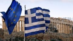 Řecko: řecká vlajka a vlajka EU