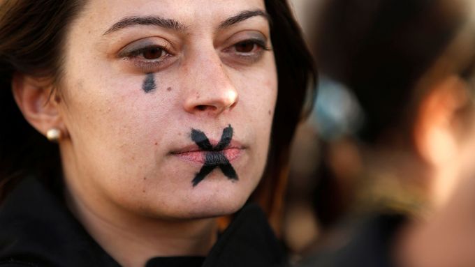 Stovky Francouzek protestovaly proti sexuálním útokům a obtěžování