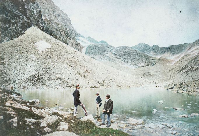 Velická dolina, Vysoké Tatry, 1900. Kolorovaný archivní snímek z tatranského pohoří na Slovensku.