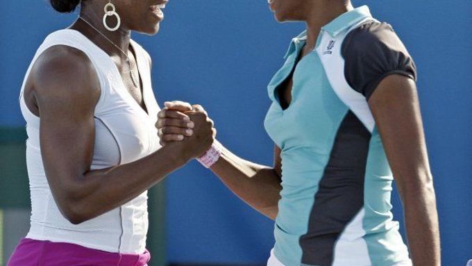 Serena a Venus spolu na kurtu při Australian Open
