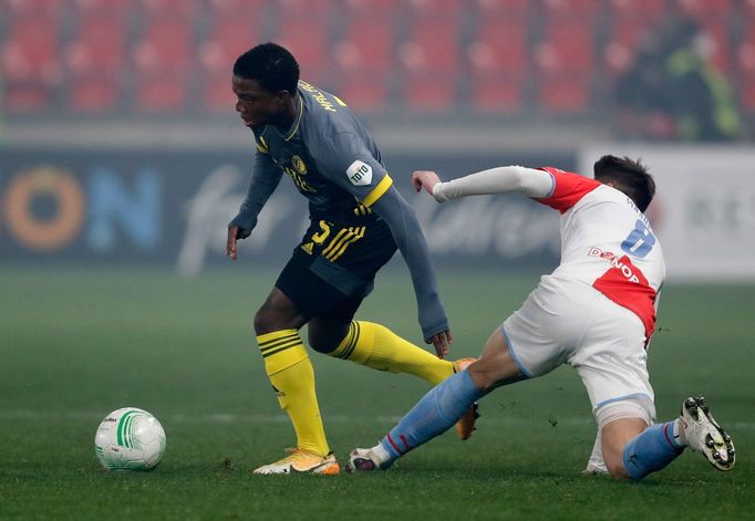 Tyrell Malacia a Lukáš Masopust v záapse EL Slavia - Feyenoord