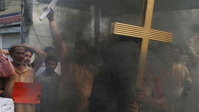 Protestní pochod křesťanů v Láhauru.