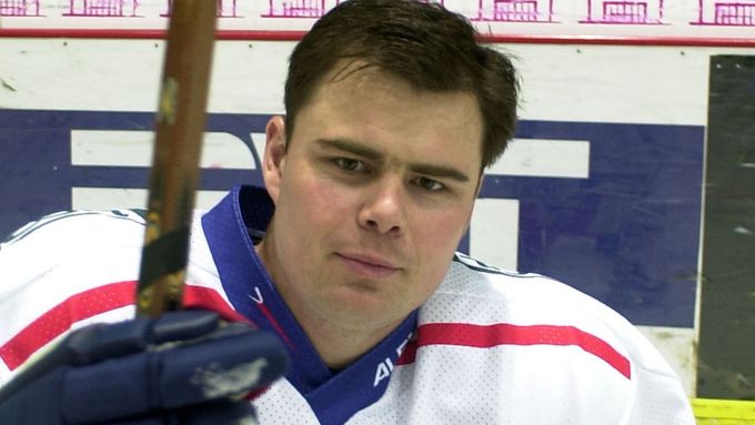 Jaroslav Špaček, hokejový obránce, trojnásobný mistr světa a olympijský vítěz, končí s aktivní kariérou