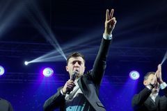 Ukrajinci volili změnu. Porošenkova ztráta na herce Zelenského je obrovská