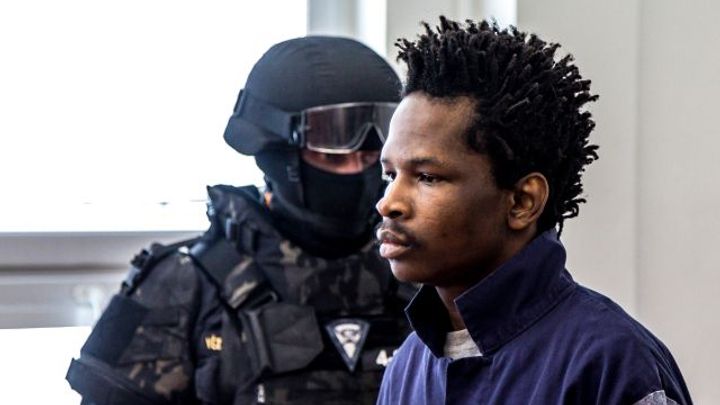 Za znásilnění nezletilé jde Afričan na 4 roky do vězení. Soud nařídil i ústavní léčbu