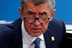 Britská vláda musí co nejdříve vyjasnit další postup, naléhají čeští politici