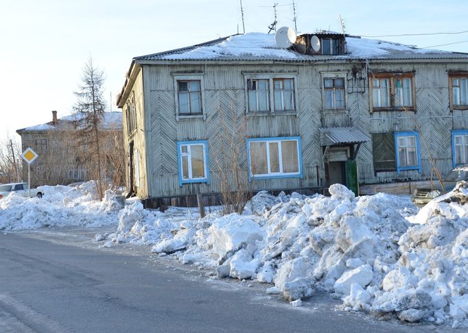 Třicetitisícové město Labytnangi, ležící nedaleko Charpu. Snímek z roku 2011.