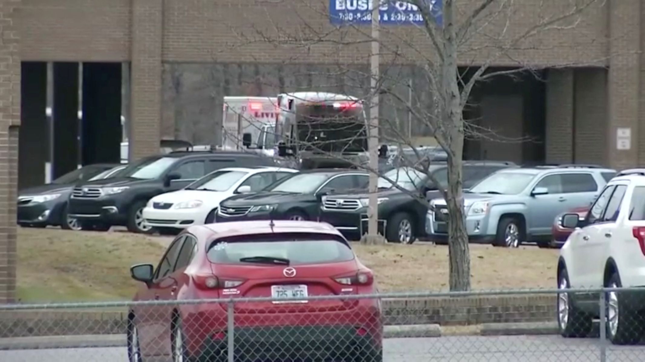 Areál střední školy v americkém Bentonu, kde při střelbě zahynuli dva studenti