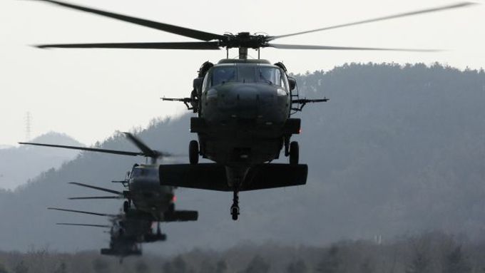 Jihokorejské vojenské cičení nedaleko hranice se severním sousedem