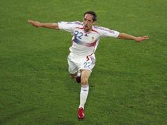 Francouz Franck Ribéry slaví svůj gól ve španělské síti.