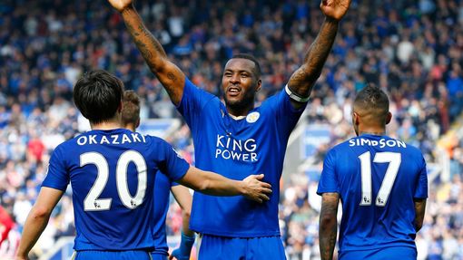 Wes Morgan slaví gól Leicesteru City