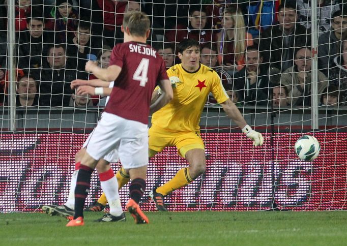 Fotbal, Sparta - Slavia: Ondřej Švejdík - Kamil Čontofalský