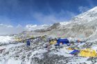Nepál poprvé od zemětřesení otevřel cestu na Mount Everest