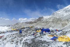 Nepál poprvé od zemětřesení otevřel cestu na Mount Everest