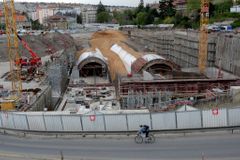 Praha neplatí za tunel Blanka, dluží přes miliardu