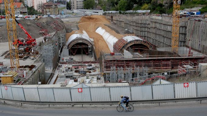 Praha už několik měsíců neproplácí dodavatelům faktury na výstavbu tunelového komplexu Blanka.