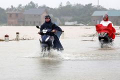 Počet obětí tajfunu Damrey stoupl ve Vietnamu na 89