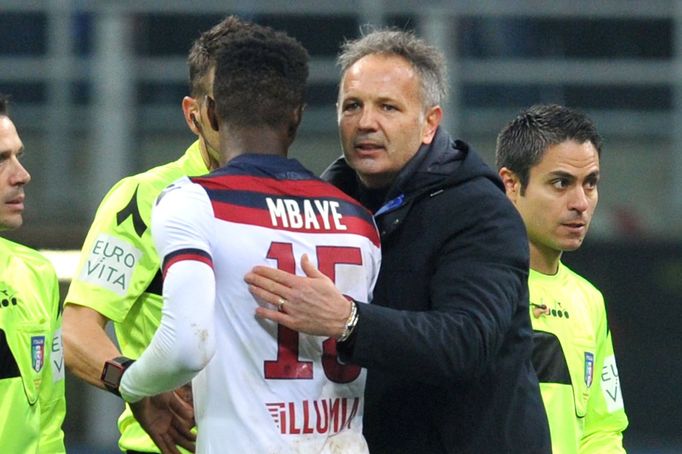 Soccer Football - Serie A - Inter Milan v Bologna - San Siro, Milan, Italy - February 3, 2019   Bologna's Ibrahima Mbaye and Bologna coach Sinisa Mihajlovic after the mat