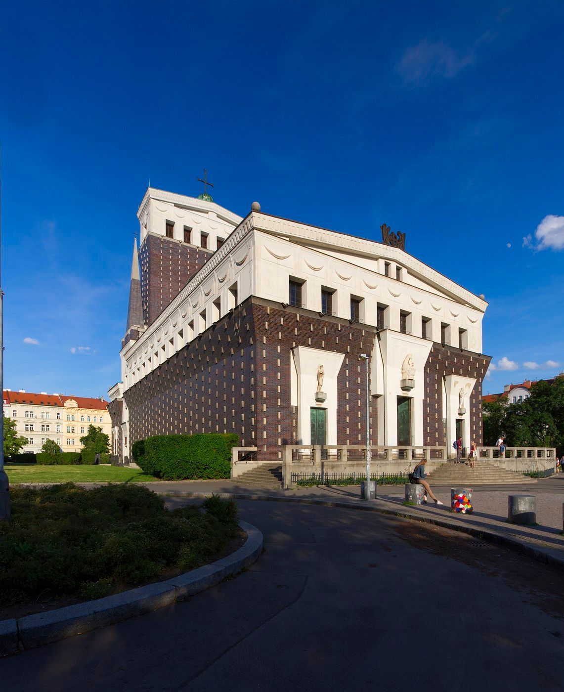 Kostel Nejsvětějšího srdce Páně, Praha, Vinohrady, Náměstí Jiřího z Poděbrad, historie, stavba, Domácí