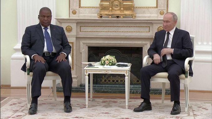 Vladimir Putin a prezident Středoafrické republiky Faustin-Archange Touadéra o spolupráci