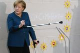 Německá kancléřka se koncem loňského roku zranila na běžkách.